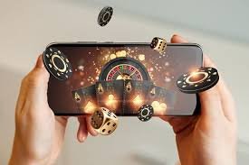 Ilustrasi keamanan data digital dalam perangkat mobile dan komputer pengguna
