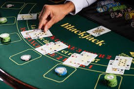 Perangkat mobile menampilkan tampilan sportsbook depoboss dengan grafik interaktif